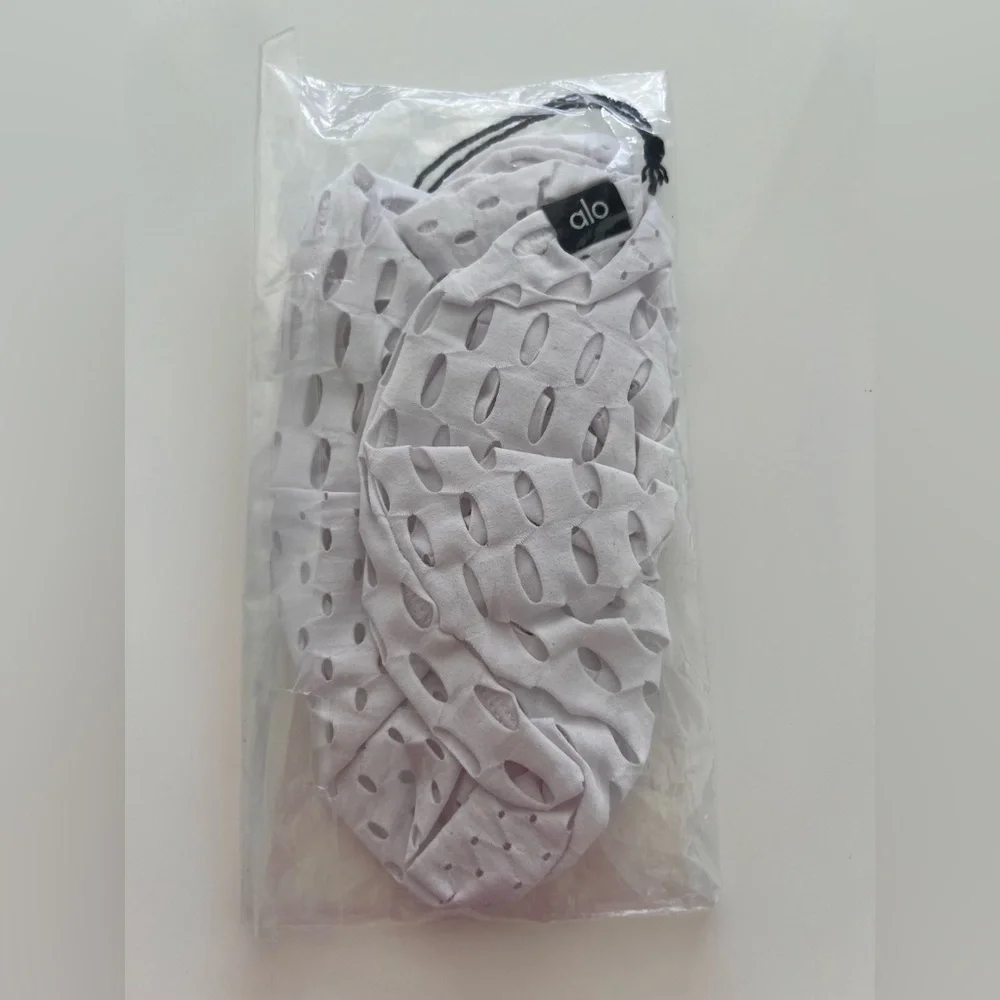 Alo Yoga Mesh Haute Summer Scrunchie – White (One Size) New NWT